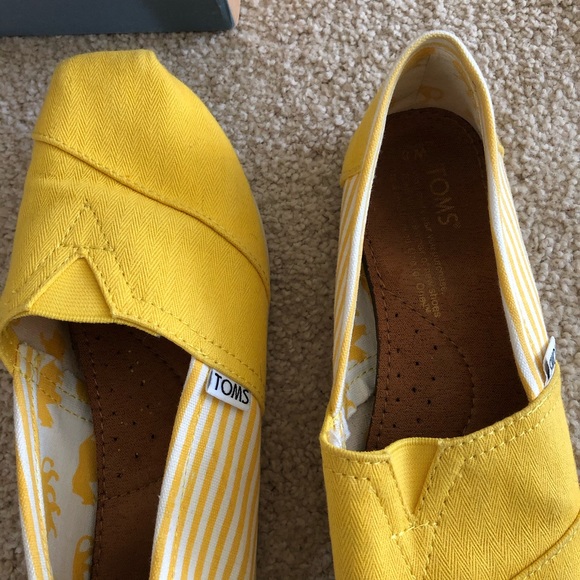 Yellow TOMS - Picture 4 of 7